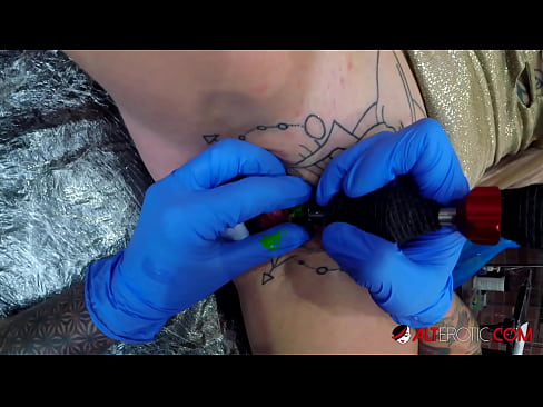 ❤️ Extrem tattooed Hottie Sully Savage krut en Tattoo op hirem Klitoris ❤️ Anal Porno op lb.freepornhdonlinegay.ru ❌❤